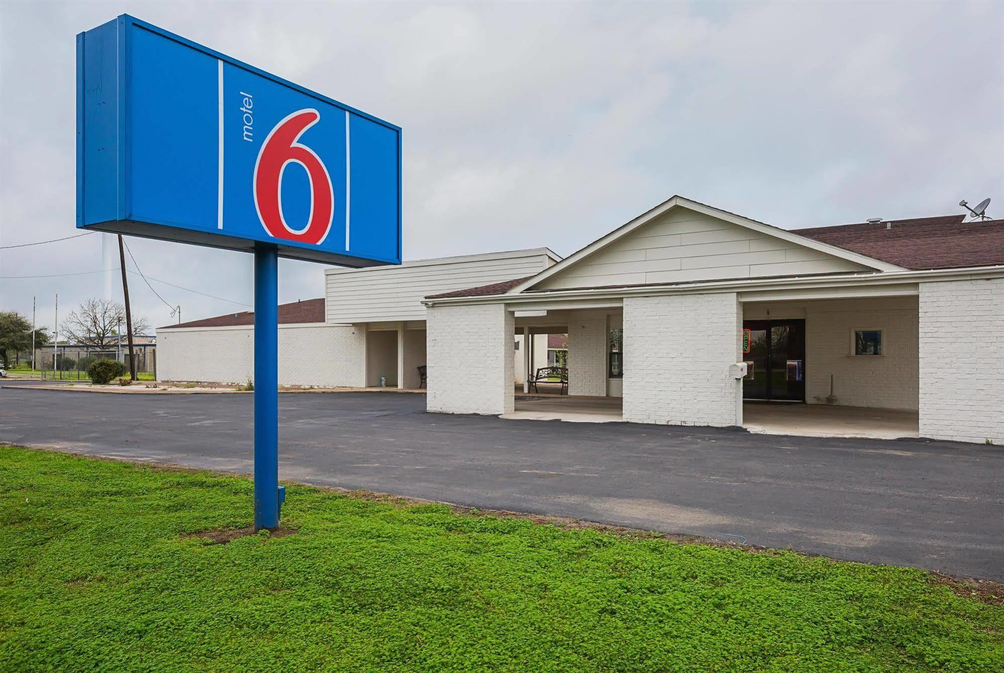 麦迪逊维尔6号酒店 Madisonville 外观 照片