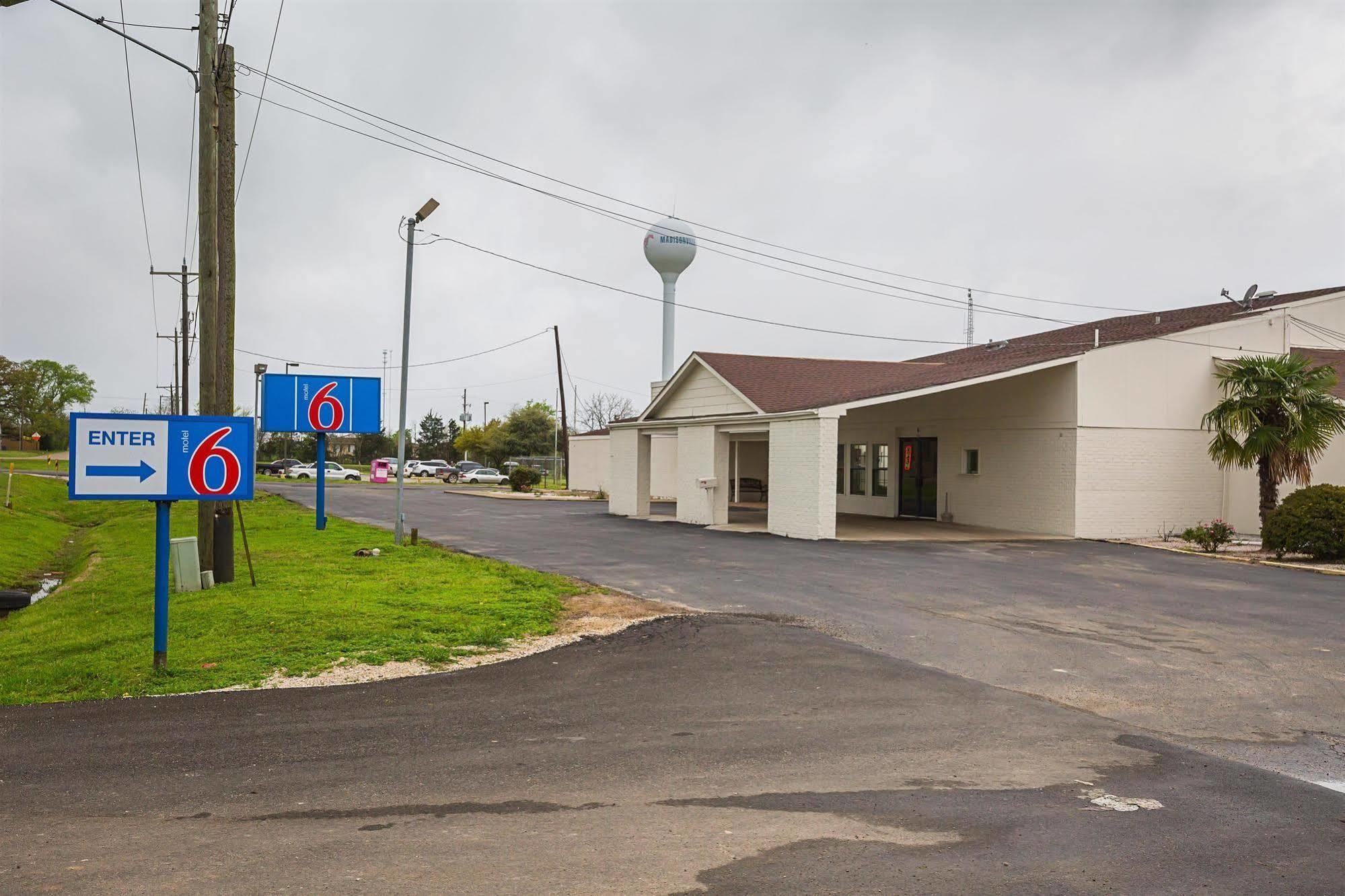 麦迪逊维尔6号酒店 Madisonville 外观 照片