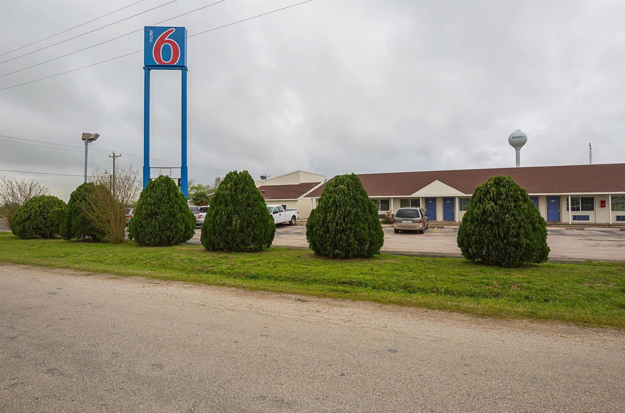 麦迪逊维尔6号酒店 Madisonville 外观 照片