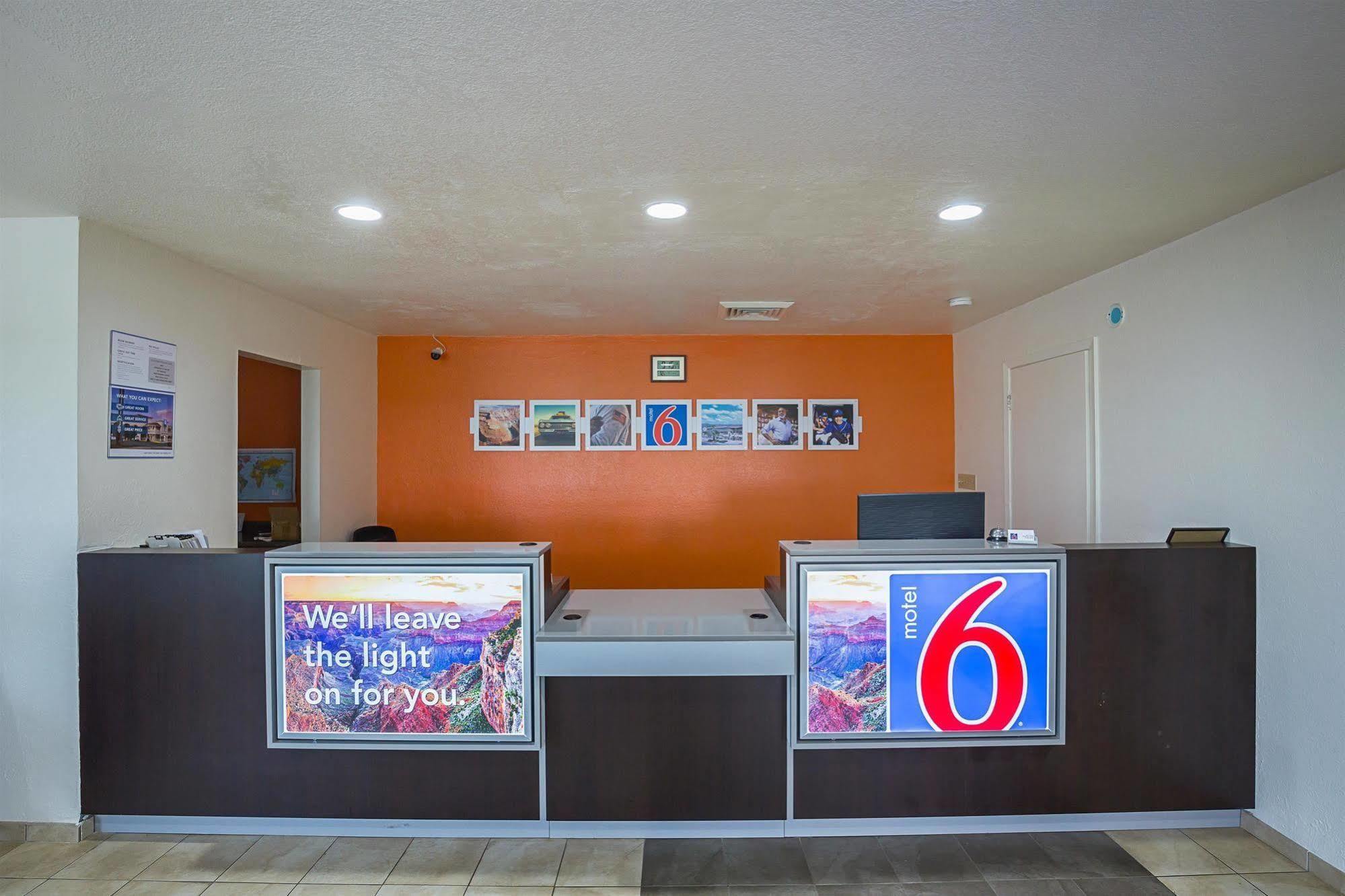 麦迪逊维尔6号酒店 Madisonville 外观 照片